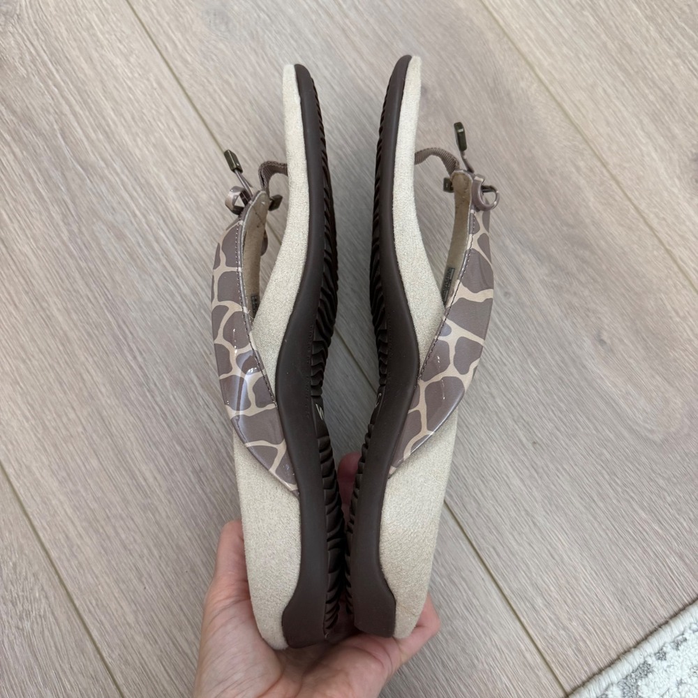 Kk Vionic Bella Ii Tan Giraffe Print Orthotic Sandals Womens 9.5 Flip Flops Bow View 4